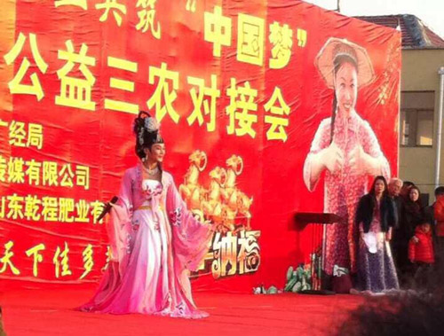 草帽姐等明星津城酒业联合赞助演出